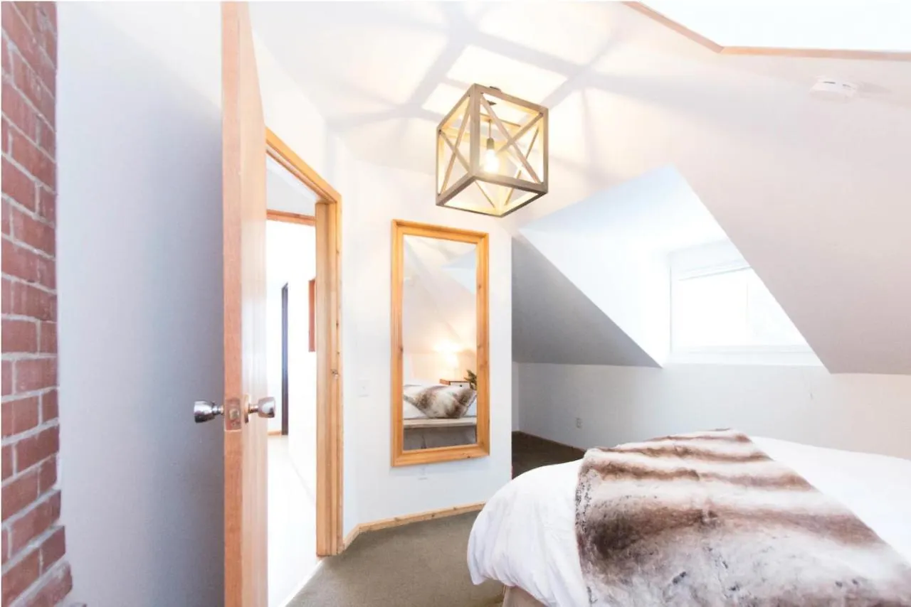 North House - Rocky Mountain Retreat- Enormous House Sleeps 23 Villa Banff Canada