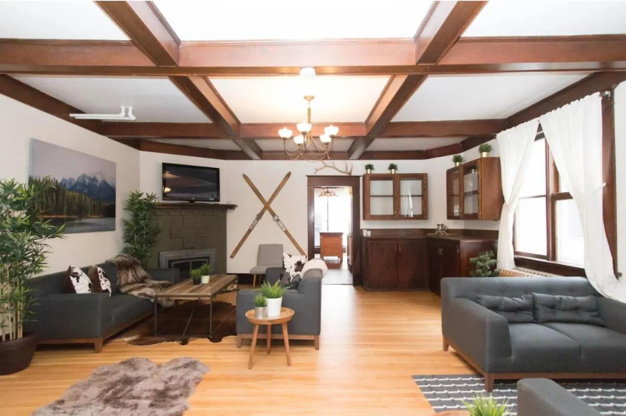 North House - Rocky Mountain Retreat- Enormous House Sleeps 23 Villa Banff