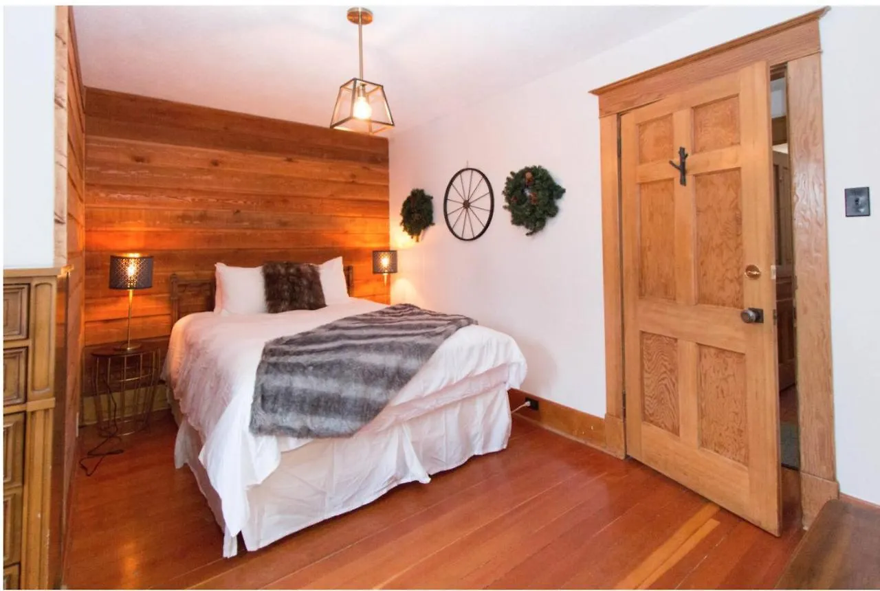 Holiday home North House - Rocky Mountain Retreat- Enormous House Sleeps 23 Villa Banff Canada