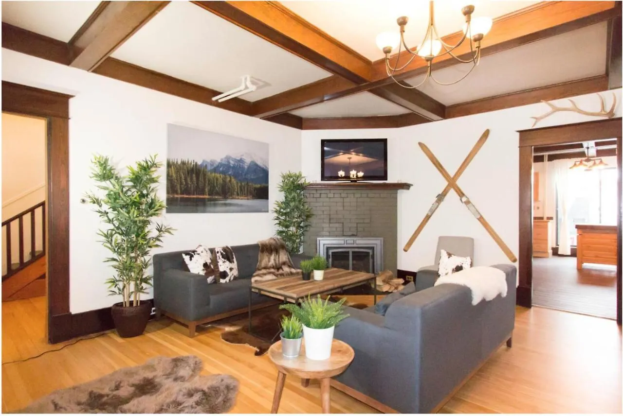North House - Rocky Mountain Retreat- Enormous House Sleeps 23 Villa Banff Canada