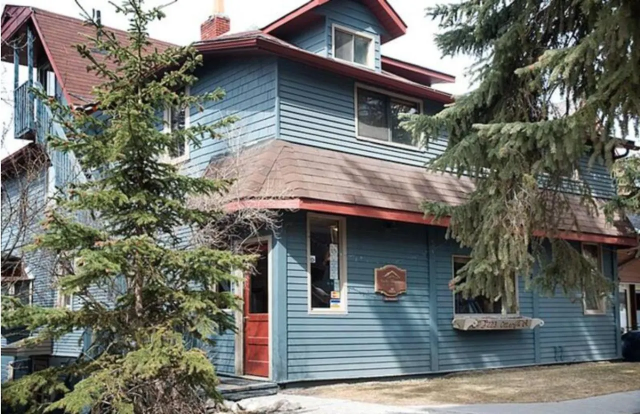 North House - Rocky Mountain Retreat- Enormous House Sleeps 23 Villa Banff Canada