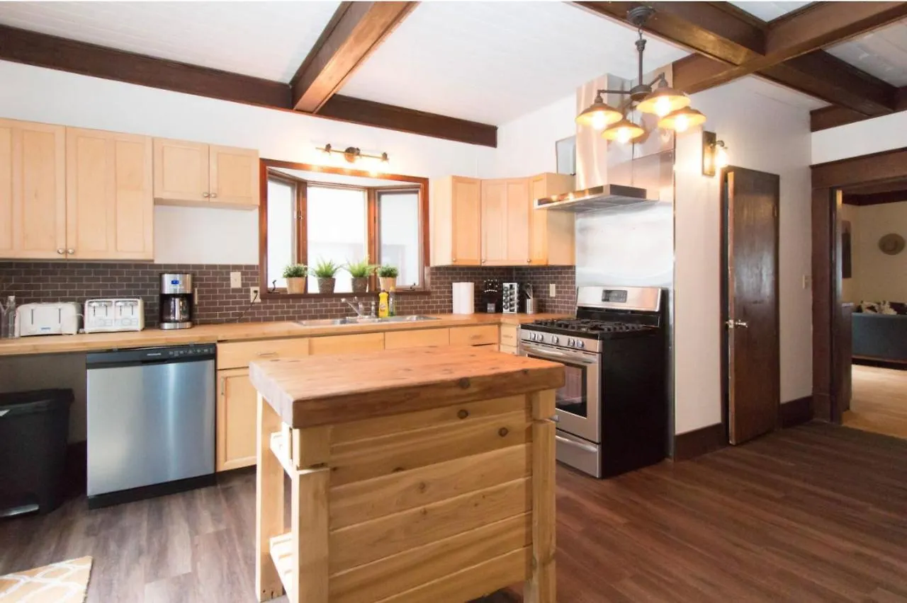 North House - Rocky Mountain Retreat- Enormous House Sleeps 23 Villa Banff Holiday home