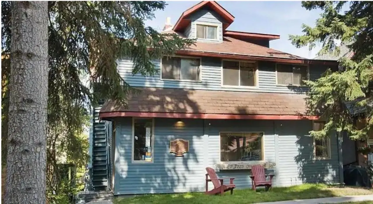 North House - Rocky Mountain Retreat- Enormous House Sleeps 23 Villa Banff 0*,  Canada