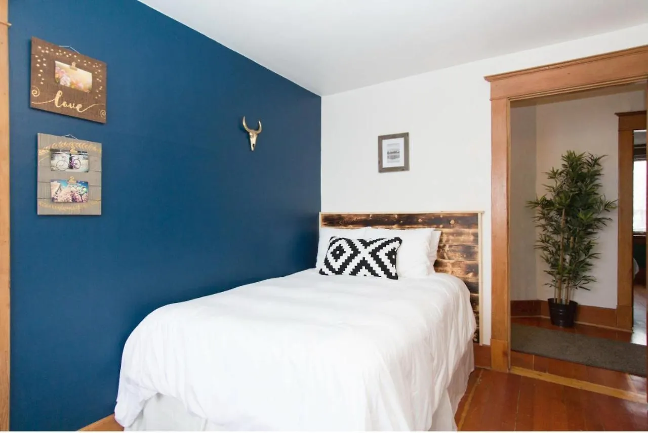 North House - Rocky Mountain Retreat- Enormous House Sleeps 23 Villa Banff 0*,  Canada