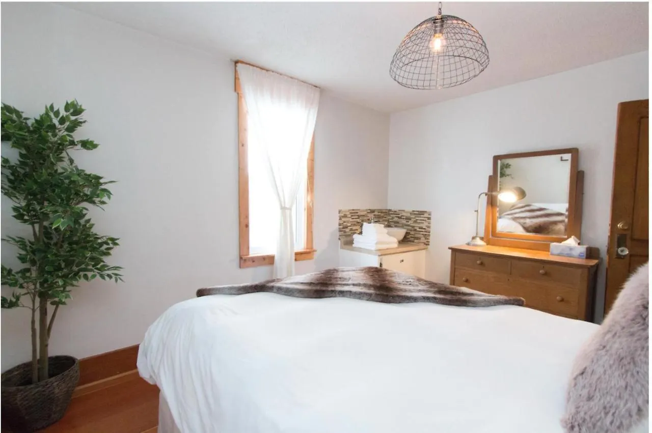 North House - Rocky Mountain Retreat- Enormous House Sleeps 23 Villa Banff