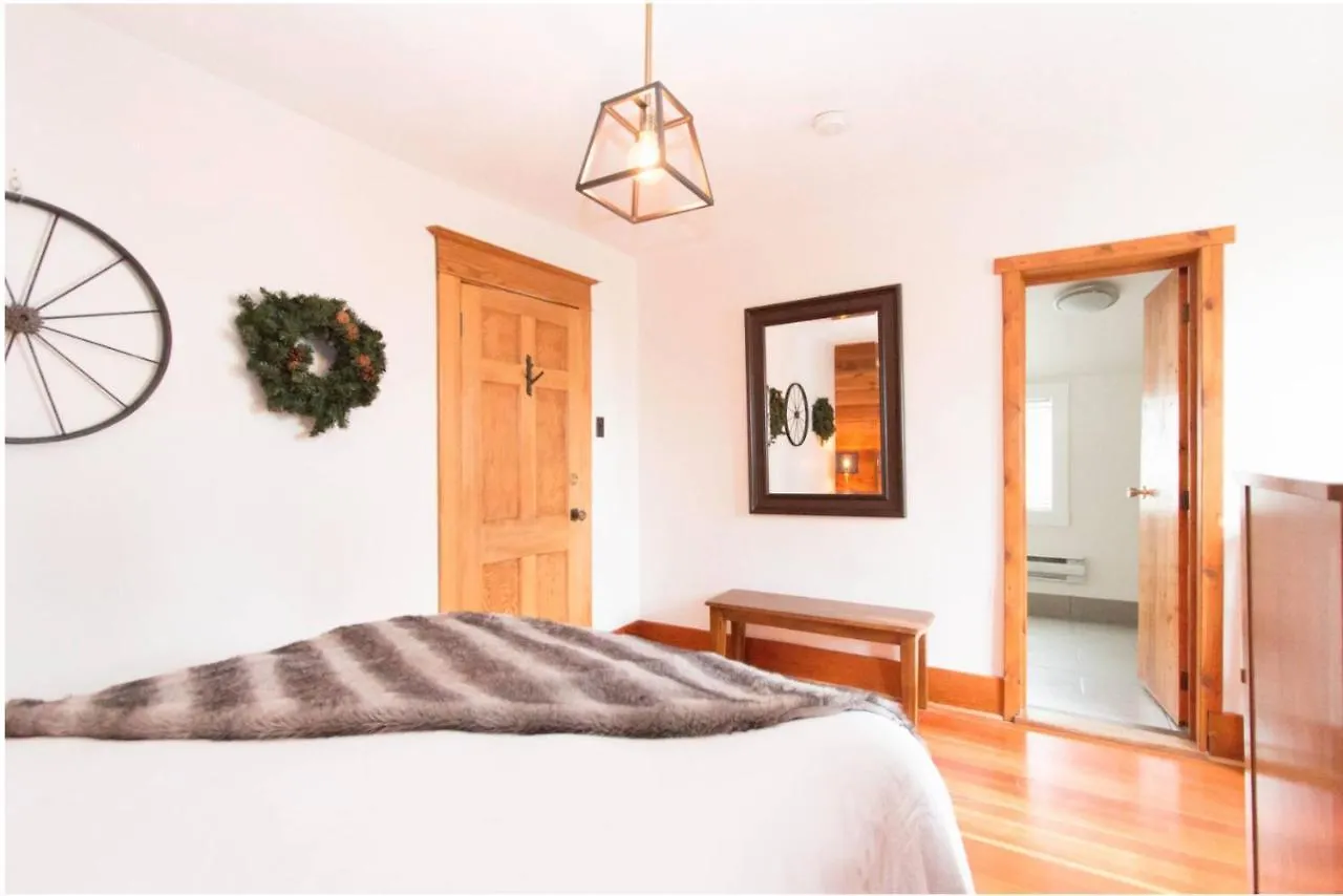 North House - Rocky Mountain Retreat- Enormous House Sleeps 23 Villa Banff Holiday home