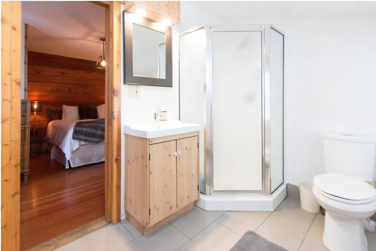 Vila North House - Rocky Mountain Retreat- Enormous House Sleeps 23 Banff
