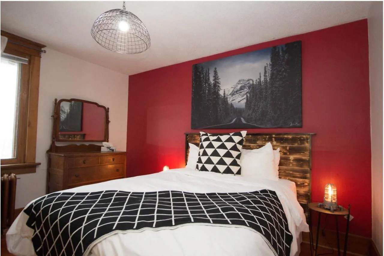 Vila North House - Rocky Mountain Retreat- Enormous House Sleeps 23 Banff 0*,  Kanada