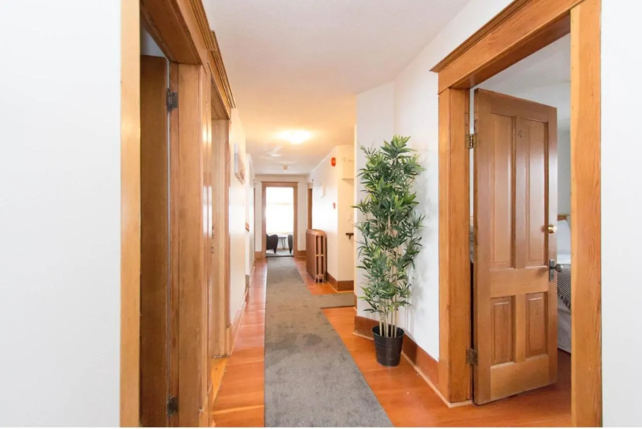 Semesterbostad North House - Rocky Mountain Retreat- Enormous House Sleeps 23 Villa Banff